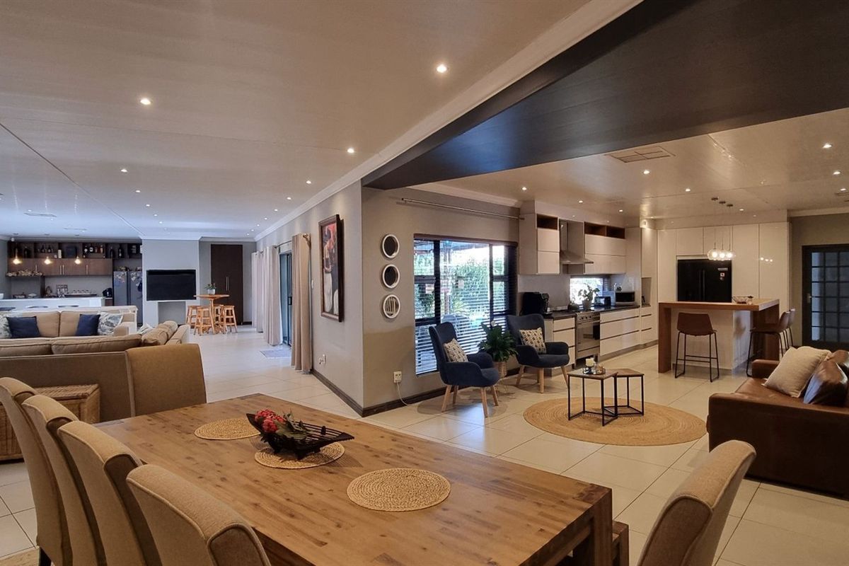 A Sanctuary of Modern Luxury: Your Dream Home Awaits in Monument Heights, Kimberley - Photo 2