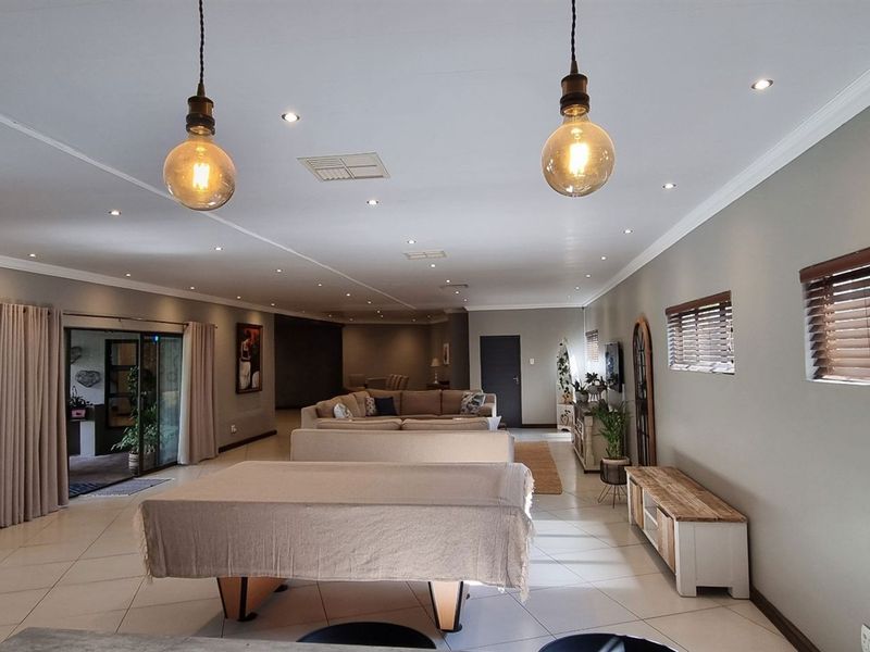 A Sanctuary of Modern Luxury: Your Dream Home Awaits in Monument Heights, Kimberley - Photo 4