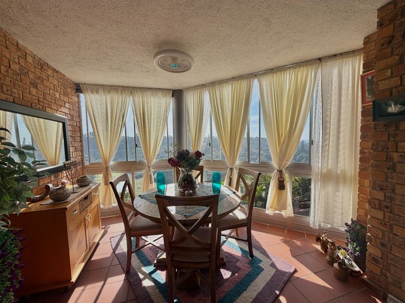 Stunning Two Bedroom Lagoon View Apartment - Photo 3
