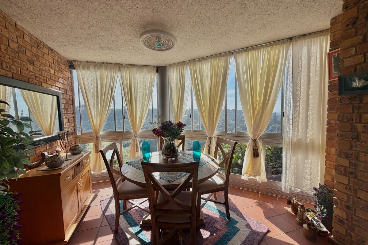 Stunning Two Bedroom Lagoon View Apartment - Photo 3