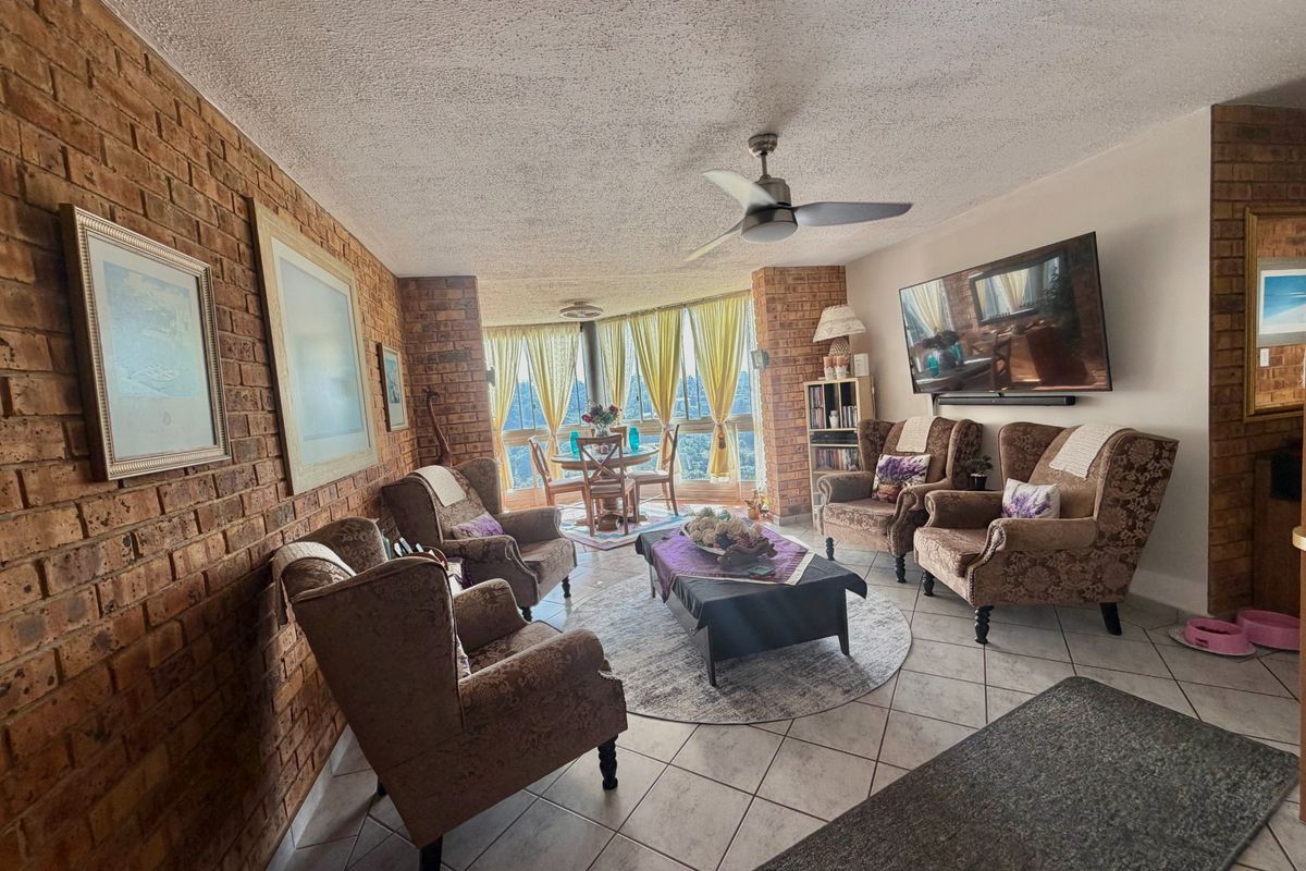 Stunning Two Bedroom Lagoon View Apartment - Photo 2