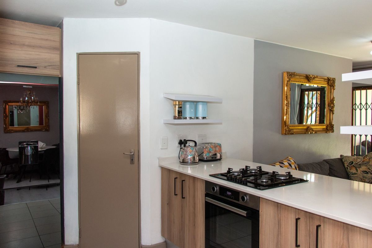 Duplex For Sale in Vorna Valley, Midrand - Photo 2