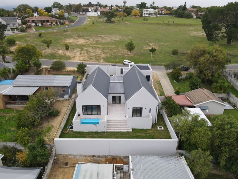 House For Sale in Wellington - Photo 1