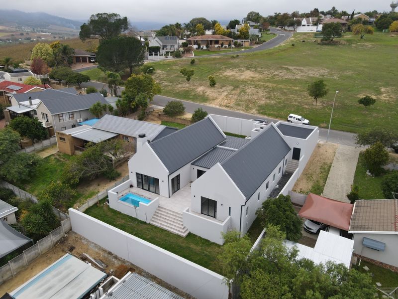 House For Sale in Wellington - Photo 4
