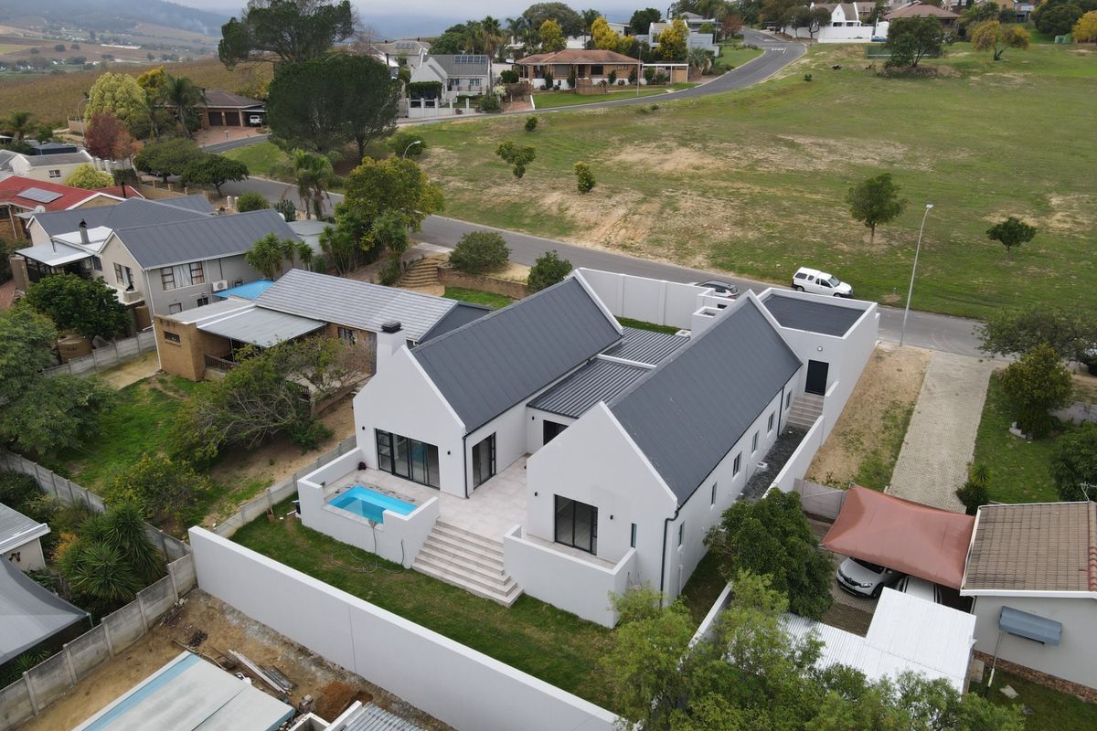 House For Sale in Wellington - Photo 4