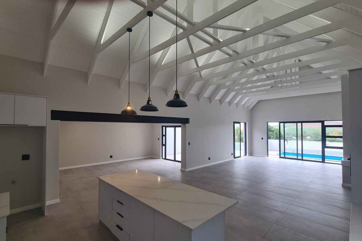 House For Sale in Wellington - Photo 3