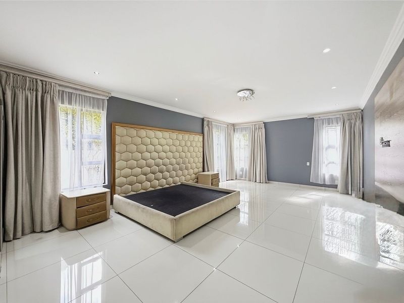 Elegant Family Living on a Spacious Stand in Prime Douglasdale - Photo 10