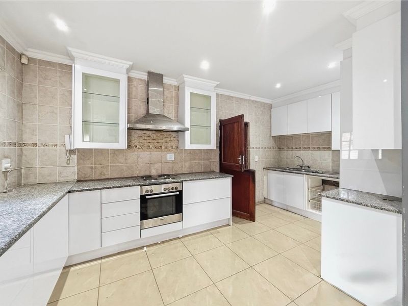 Elegant Family Living on a Spacious Stand in Prime Douglasdale - Photo 3