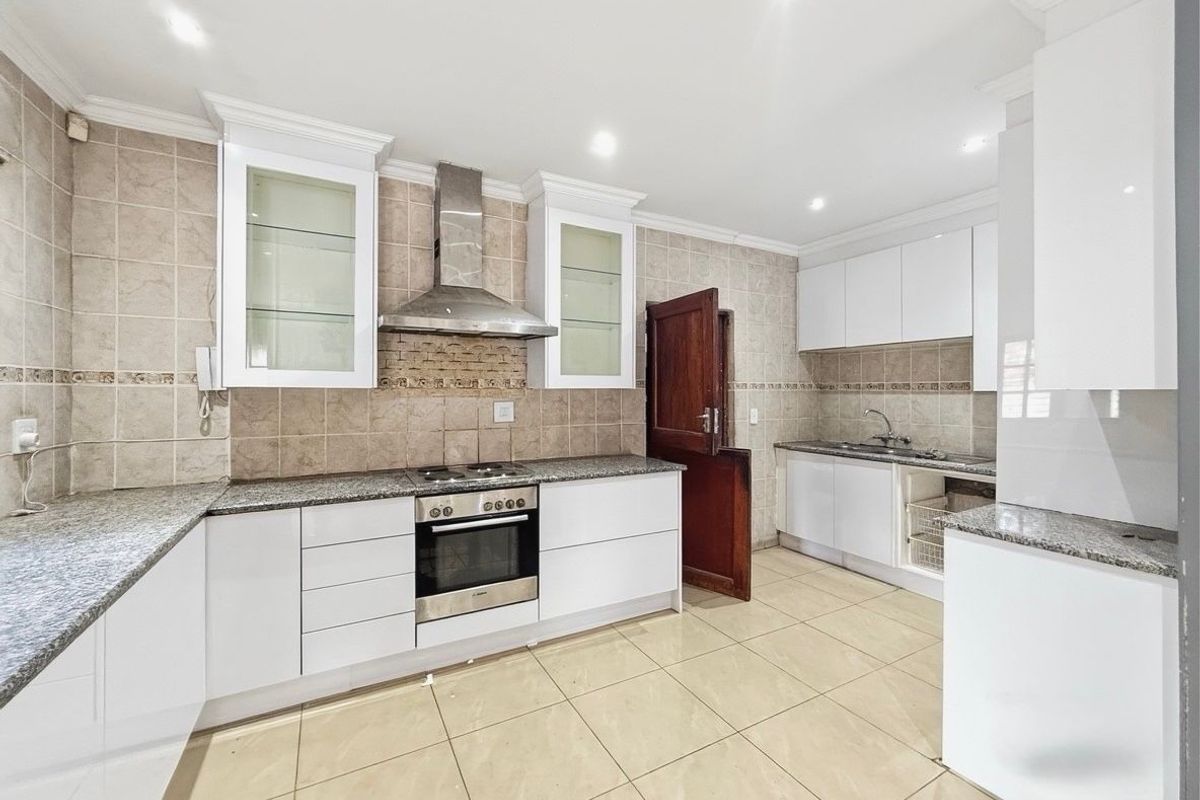 Elegant Family Living on a Spacious Stand in Prime Douglasdale - Photo 3