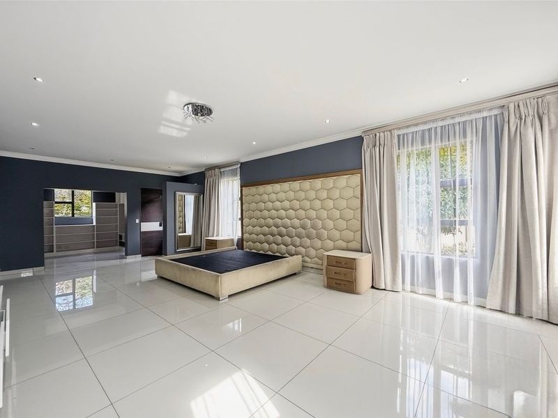 Elegant Family Living on a Spacious Stand in Prime Douglasdale - Photo 8