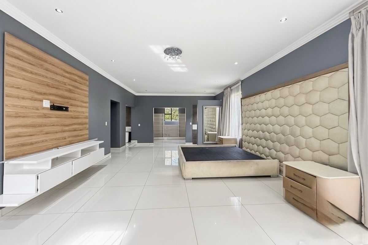 Elegant Family Living on a Spacious Stand in Prime Douglasdale - Photo 4