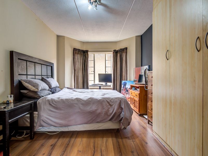 Modern 3 Bedroom Townhouse To Rent in Glen Marais - Photo 2