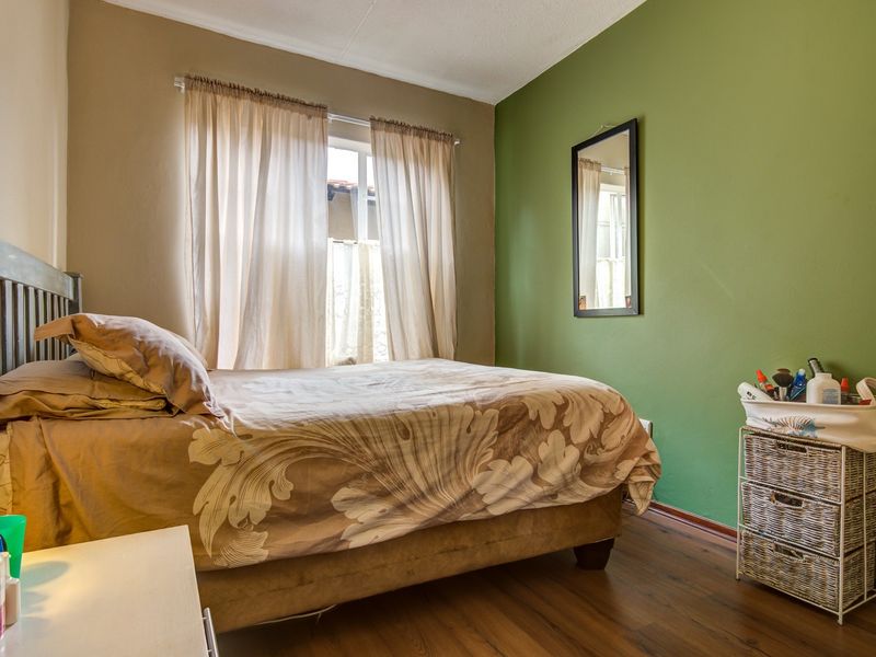 Modern 3 Bedroom Townhouse To Rent in Glen Marais - Photo 5