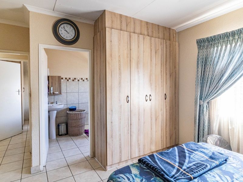 House For Sale in Leopard's Rest Security Estate, Albertsdal, Alberton - Photo 8