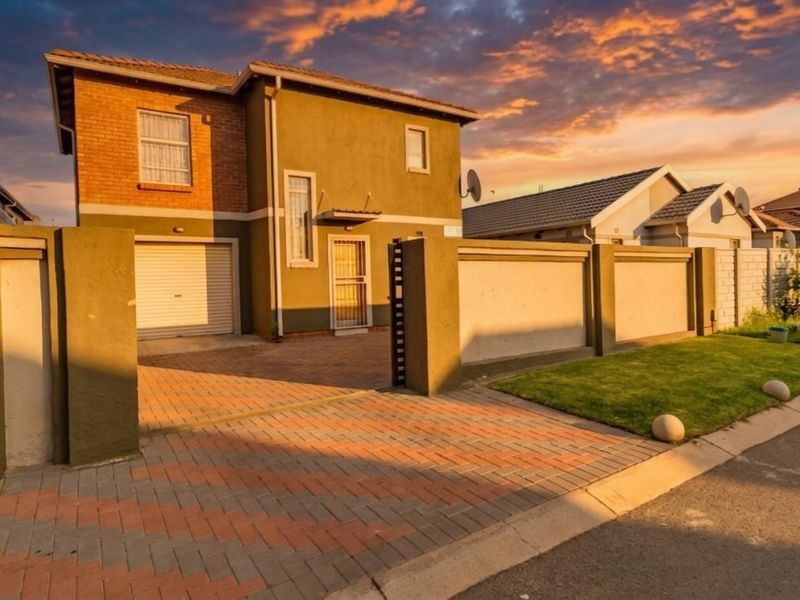 House For Sale in Leopard's Rest Security Estate, Albertsdal, Alberton - Photo 1