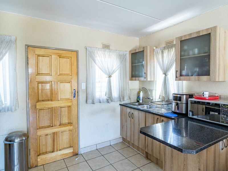 House For Sale in Leopard's Rest Security Estate, Albertsdal, Alberton - Photo 5