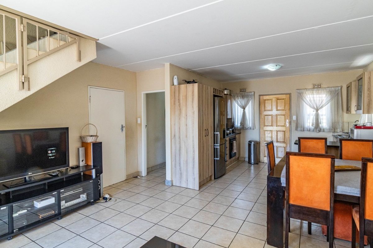 House For Sale in Leopard's Rest Security Estate, Albertsdal, Alberton - Photo 2