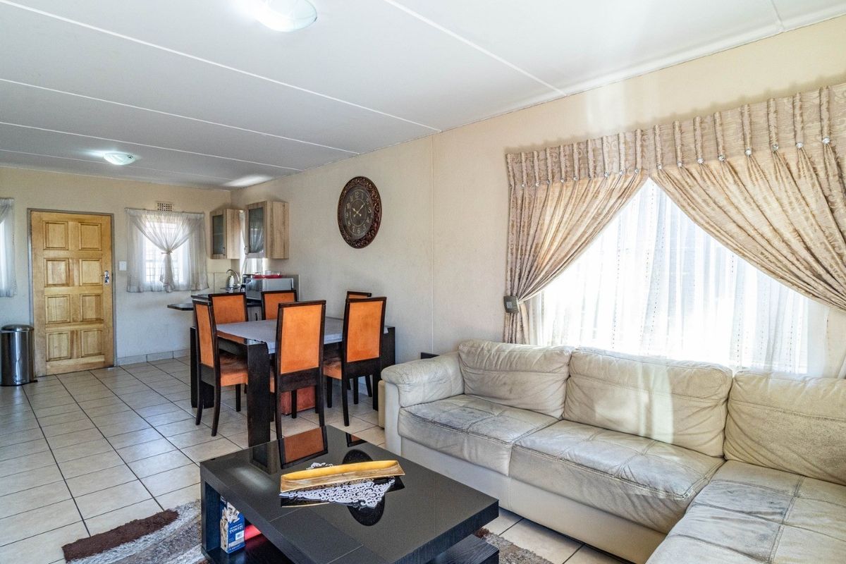 House For Sale in Leopard's Rest Security Estate, Albertsdal, Alberton - Photo 3