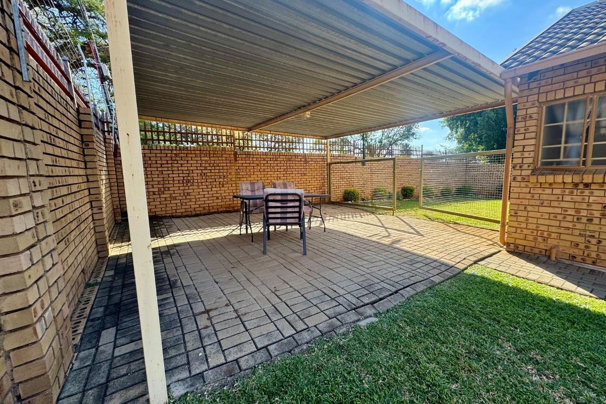 BIG Corner Stand In Secure Upmarket Complex For Sale - Photo 3