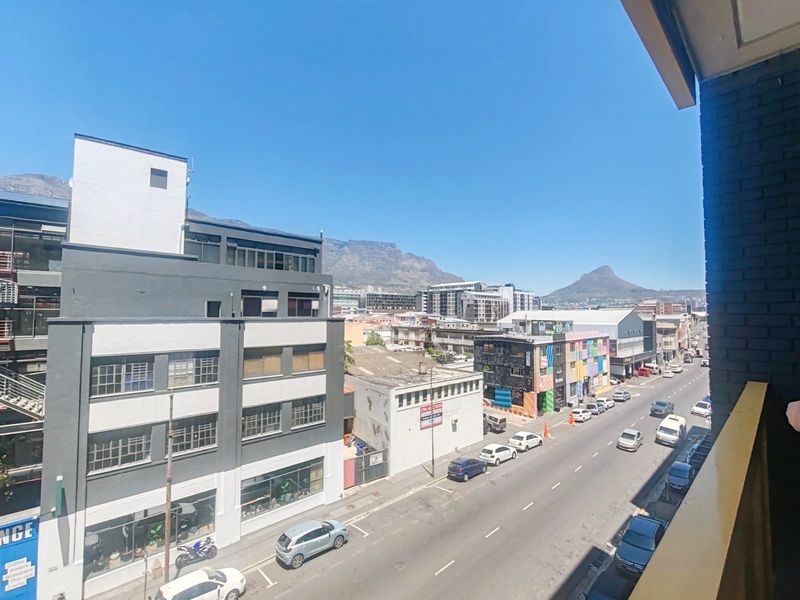 Calling all Investors!!! Furnished Apartment For Sale in Woodstock, Cape Town - Photo 10