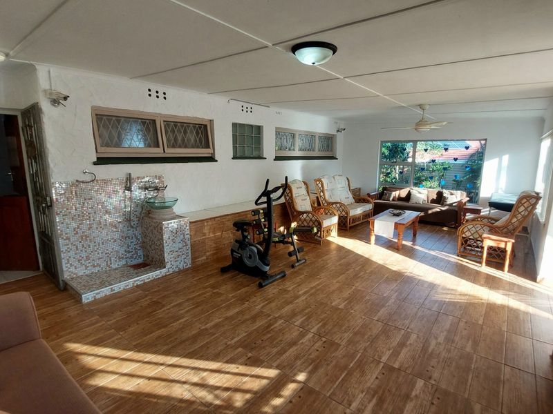 Spacious Six Bedroom Home With Outstanding Entertainment Features - Photo 3