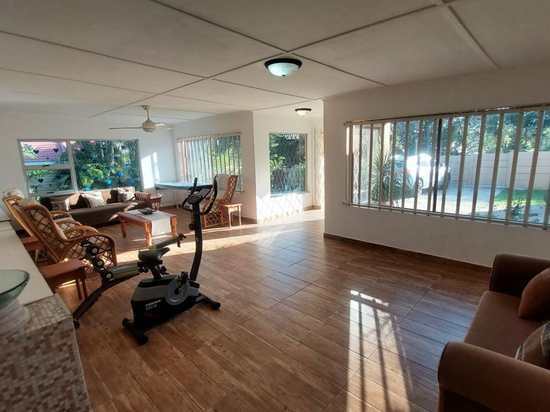 Spacious Six Bedroom Home With Outstanding Entertainment Features - Photo 2