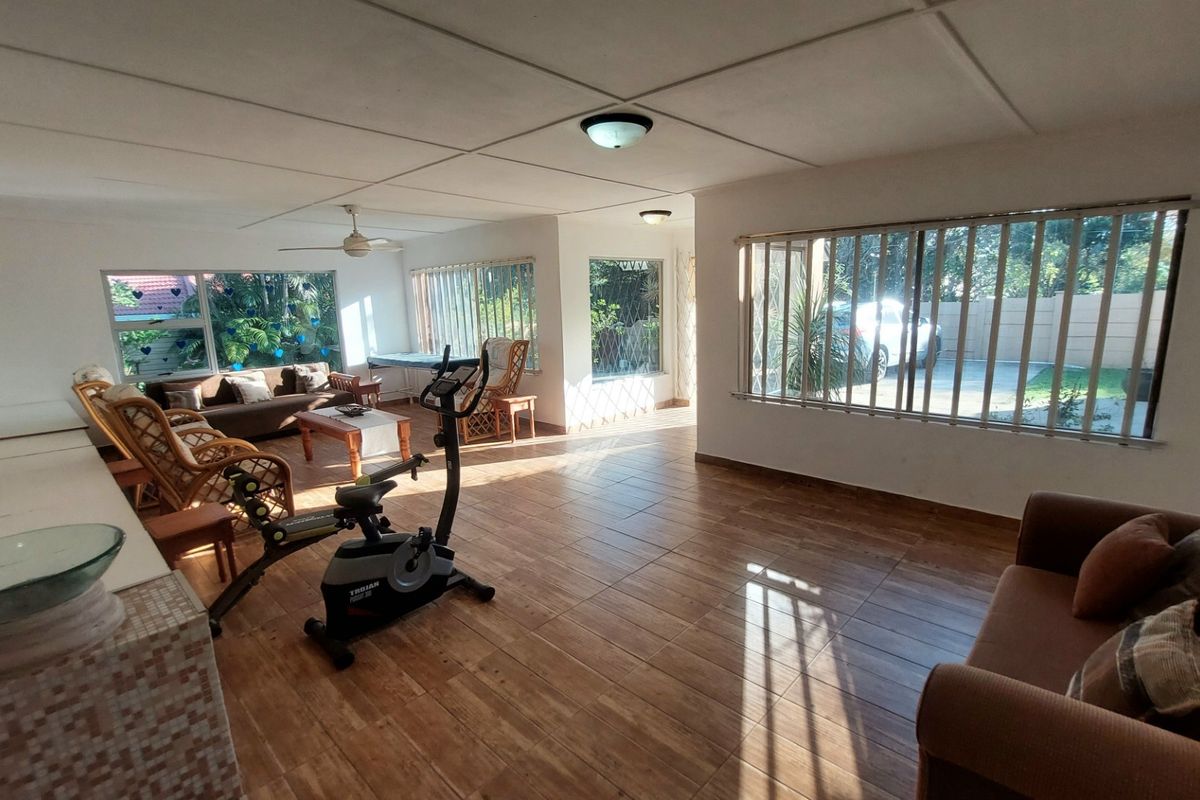 Spacious Six Bedroom Home With Outstanding Entertainment Features - Photo 2