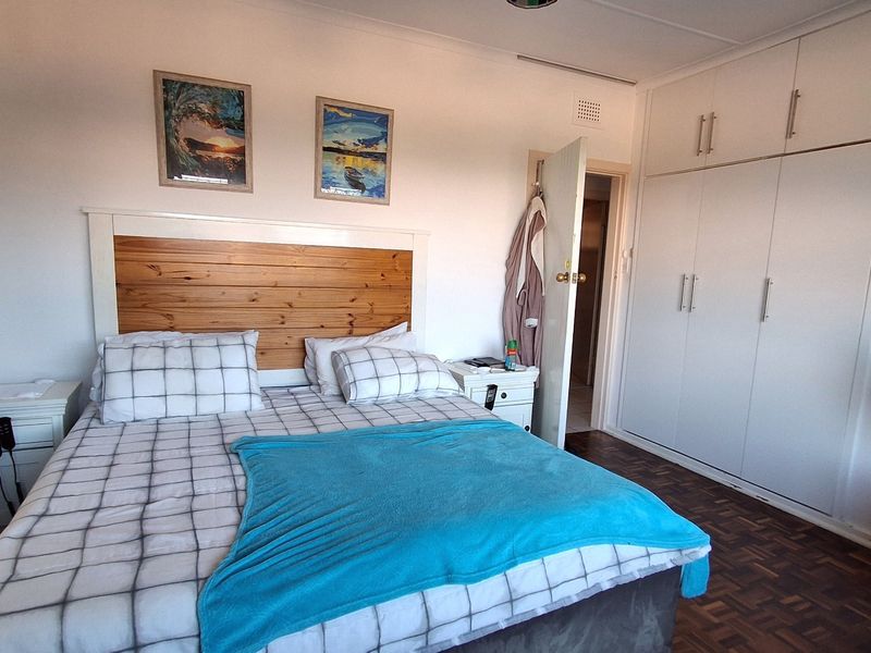 Spacious Six Bedroom Home With Outstanding Entertainment Features - Photo 4