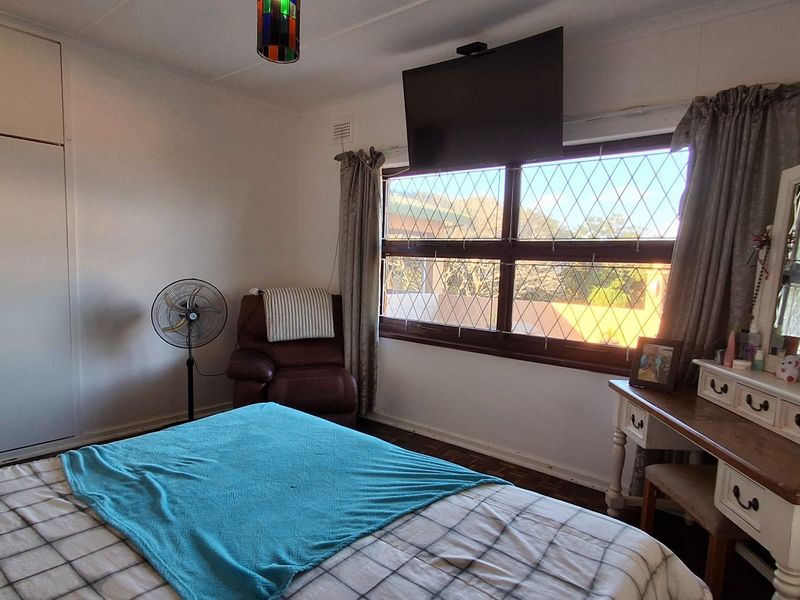 Spacious Six Bedroom Home With Outstanding Entertainment Features - Photo 5