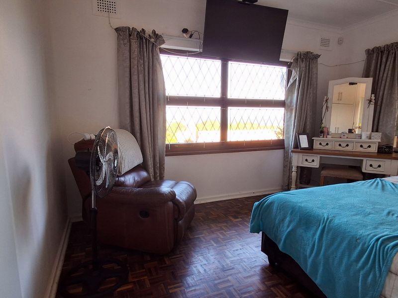 Spacious Six Bedroom Home With Outstanding Entertainment Features - Photo 6
