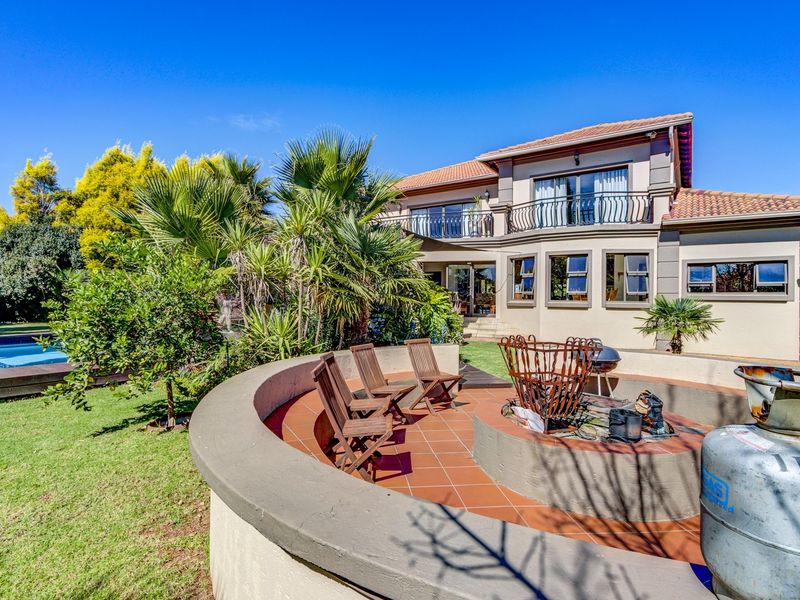 Large, luxury house on a hectare stand in an exclusive Equestrian Estate - Photo 6