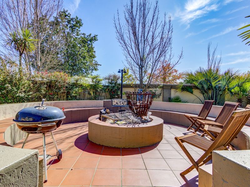 Large, luxury house on a hectare stand in an exclusive Equestrian Estate - Photo 5