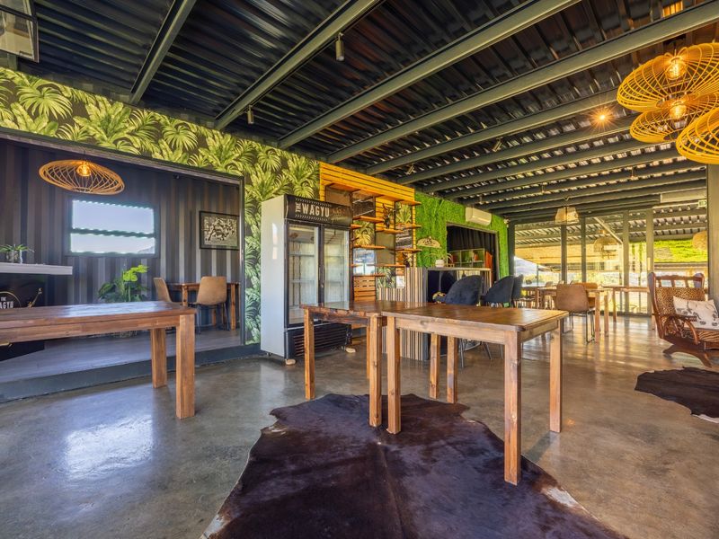 Restaurant or function venue with covered deck and equipped kitchen - Photo 10