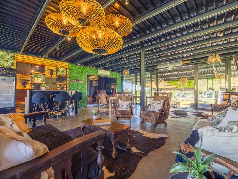 Restaurant or function venue with covered deck and equipped kitchen - Photo 9