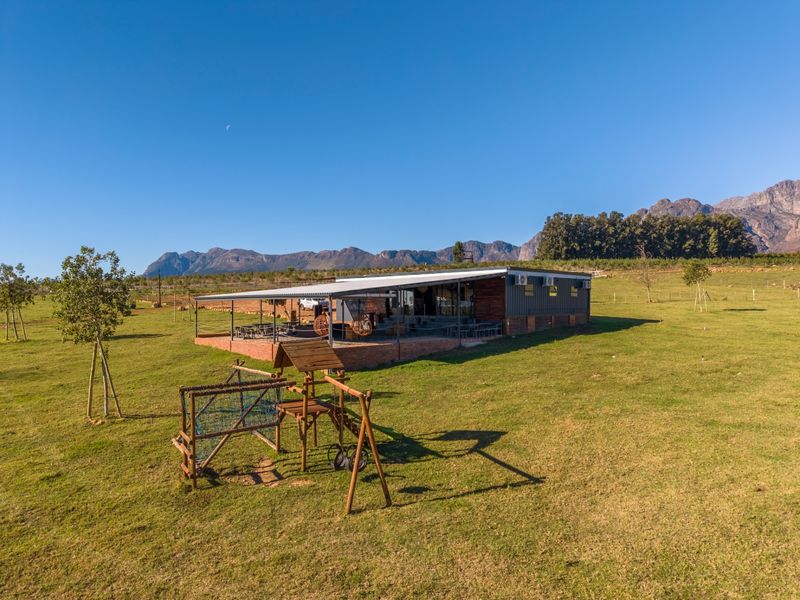 Restaurant or function venue with covered deck and equipped kitchen - Photo 5