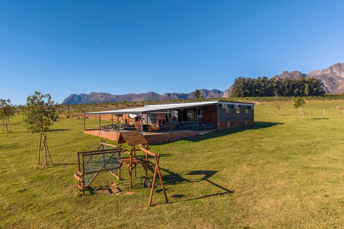 Restaurant or function venue with covered deck and equipped kitchen - Photo 5