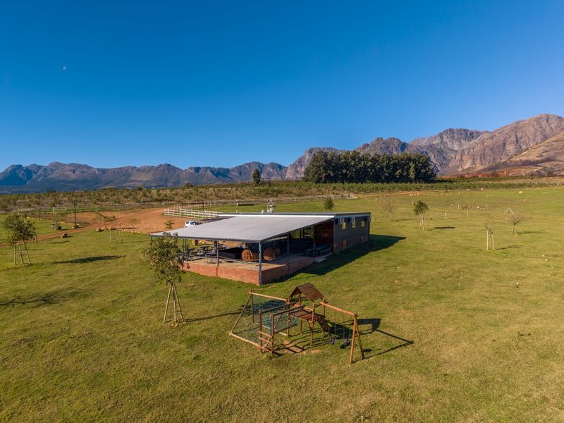 Restaurant or function venue with covered deck and equipped kitchen - Photo 4