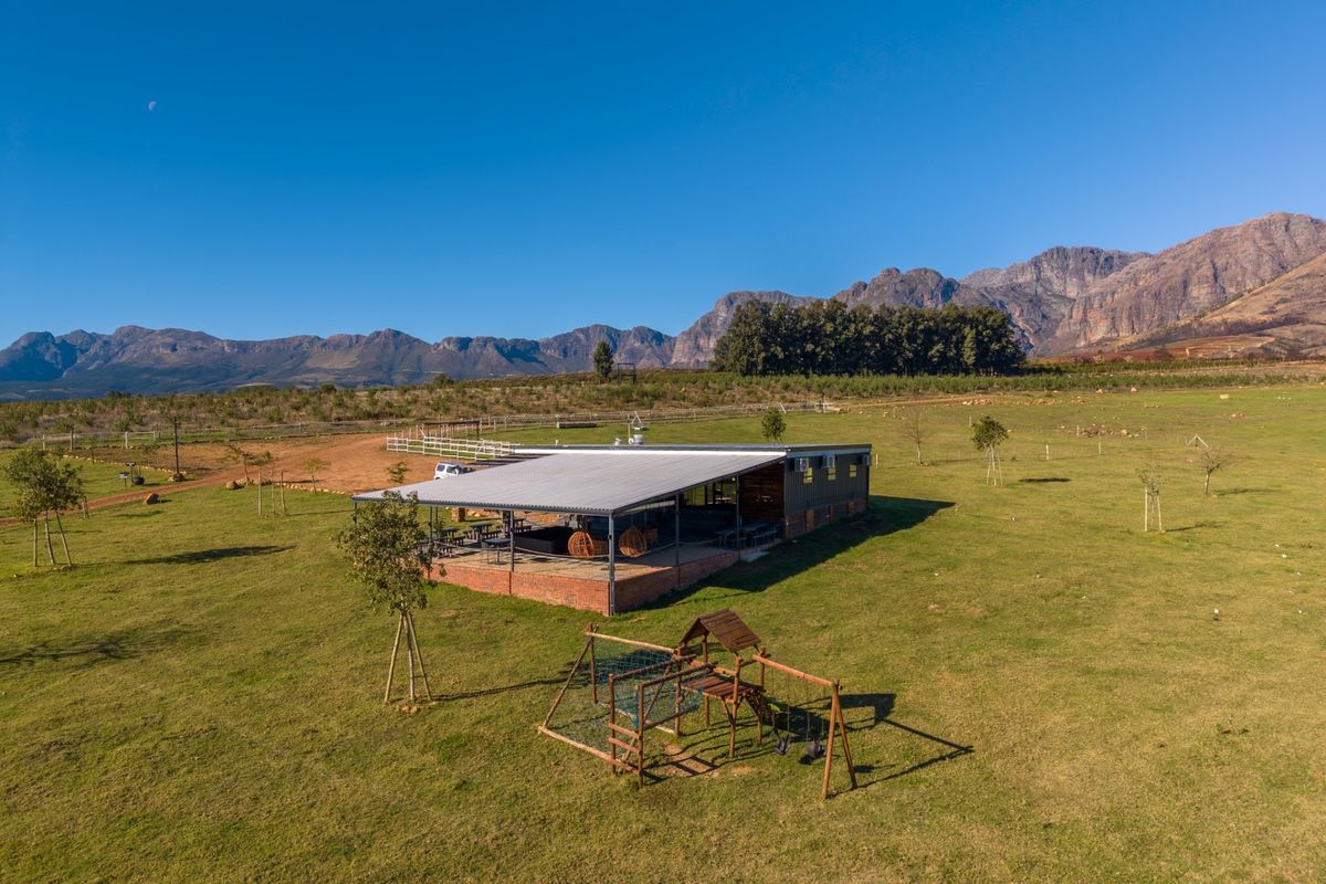 Restaurant or function venue with covered deck and equipped kitchen - Photo 4