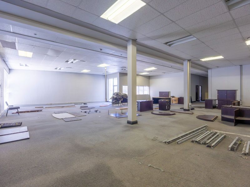 632sqm office with private entrance and parking in Dal Josafat - Photo 10