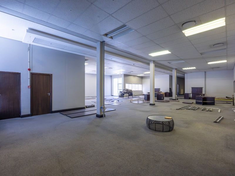632sqm office with private entrance and parking in Dal Josafat - Photo 9
