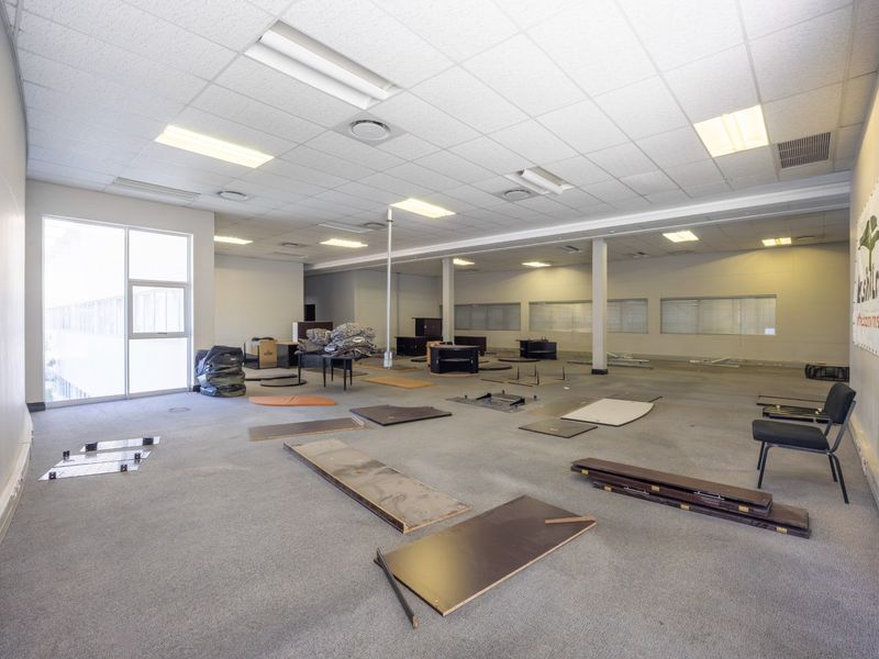 632sqm office with private entrance and parking in Dal Josafat - Photo 8