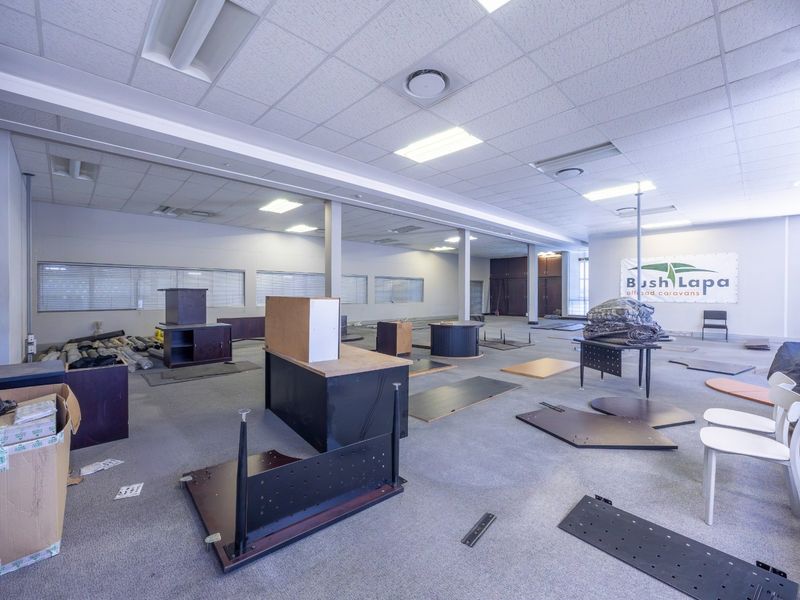 632sqm office with private entrance and parking in Dal Josafat - Photo 7