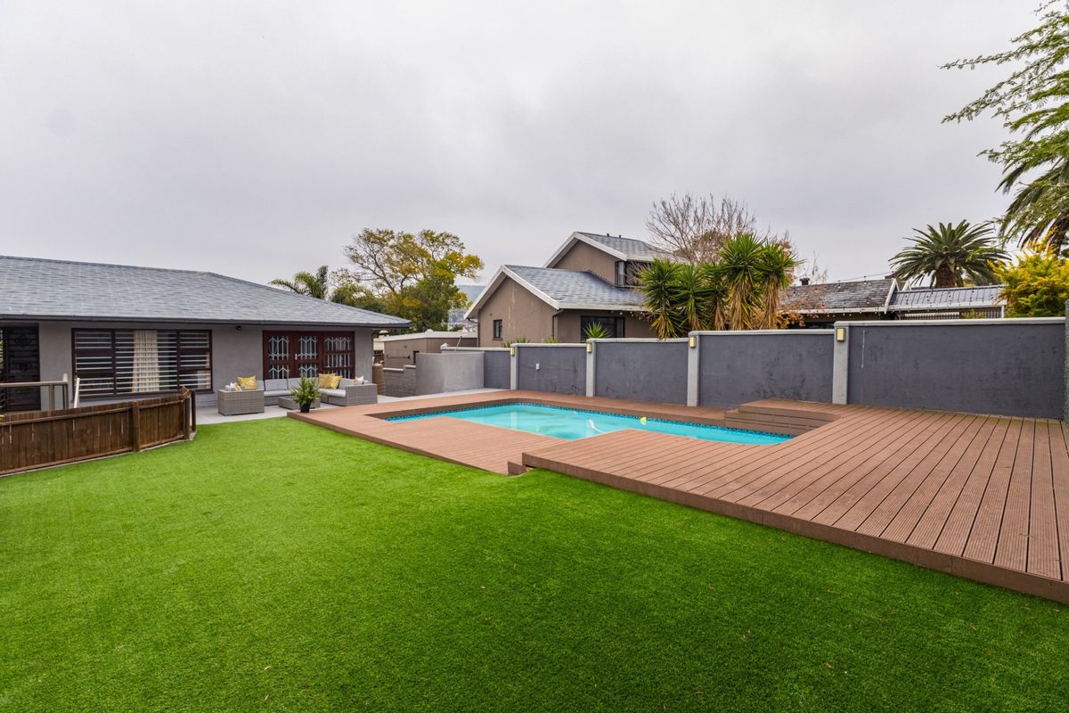 Set in Sought after neighbourhood with the perfect balance - Photo 4