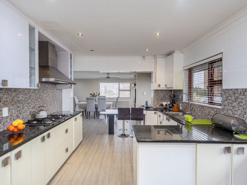 Set in Sought after neighbourhood with the perfect balance - Photo 9
