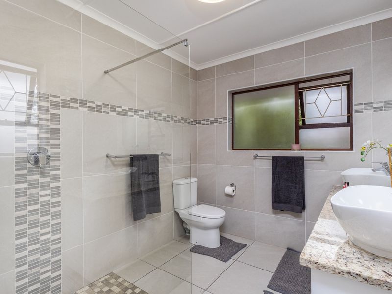 Set in Sought after neighbourhood with the perfect balance - Photo 8