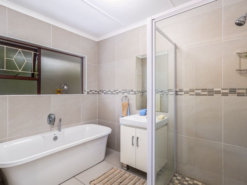 Set in Sought after neighbourhood with the perfect balance - Photo 7