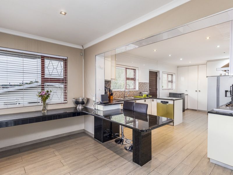 Set in Sought after neighbourhood with the perfect balance - Photo 3
