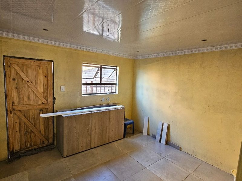 Evolving House For Sale in Thabong, Welkom - Photo 4