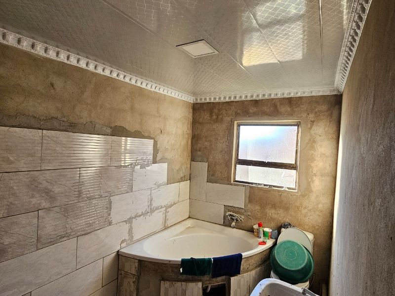 Evolving House For Sale in Thabong, Welkom - Photo 3