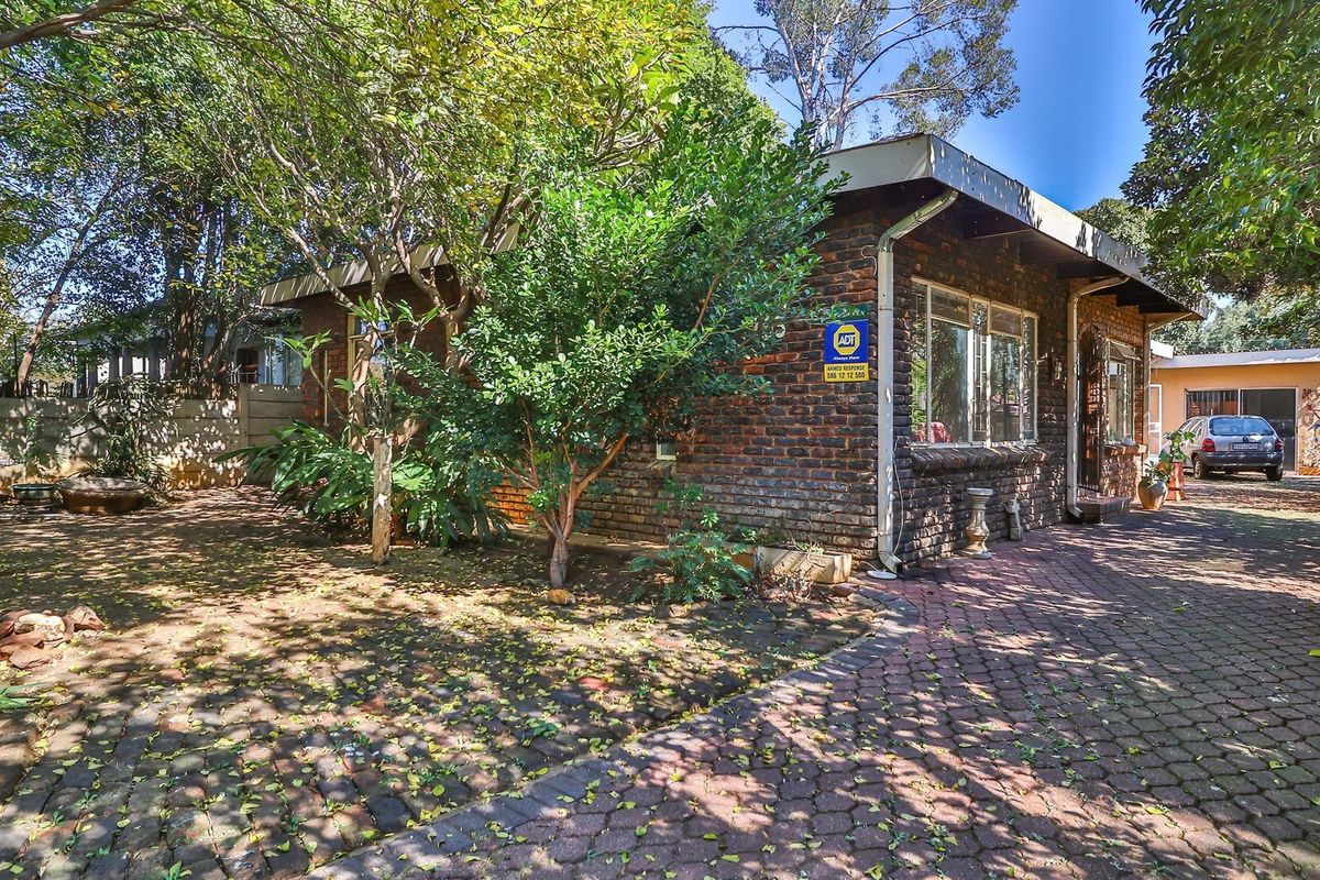 House For Sale in Wonderboom South, Pretoria - Photo 2